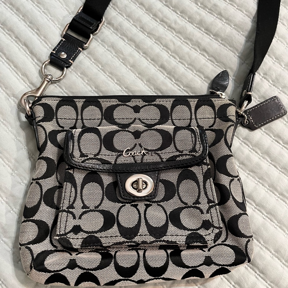 Coach crossbody purse. Like new!!